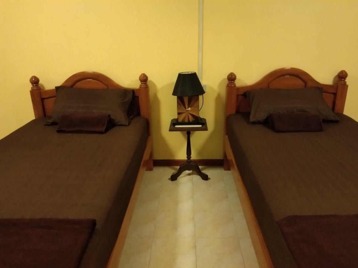 Ruan Ben Ja Don Mueang,Bangkok Hostel Ngoại thất bức ảnh